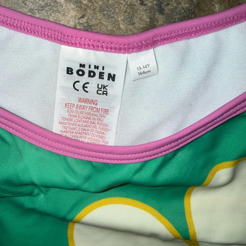 Mini Boden Green Daisy Long-Sleeve Kids Swim Set with Yellow & White Flower - Picture 2 of 2
